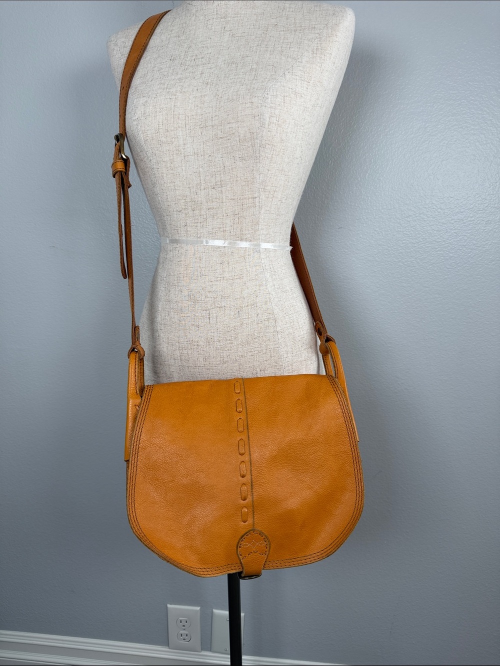 Vintage Lucky Brand Leather Satchel Tan Bohemian Crossbody Y2K